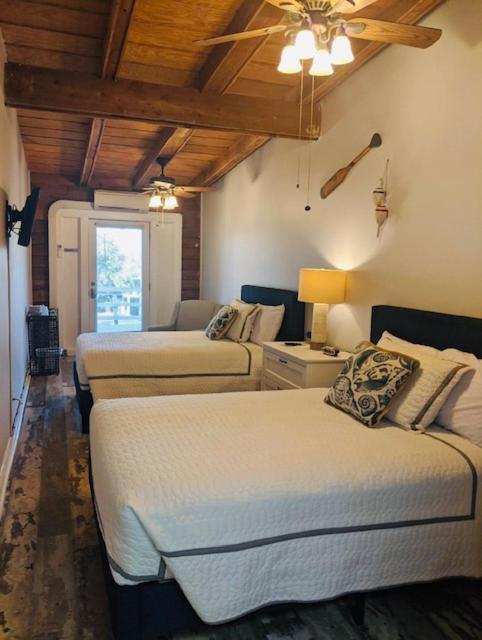 Darien Dockside Inn Екстериор снимка